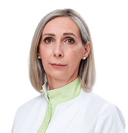 Žena v bielom plášti.