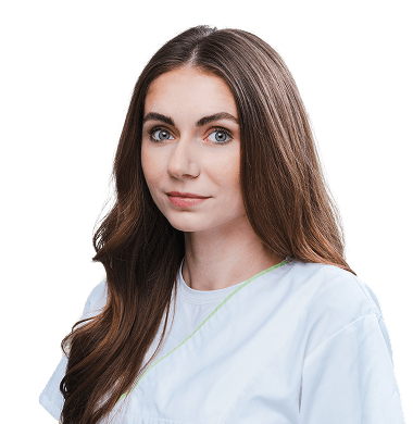 Žena v bielom oblečení.